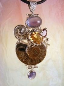 Original handgefertigtt, Silber und Gold, Ammonit, Fluorit, Citrin, Granat, Ring mit Ammonit Artikelnummer 6852