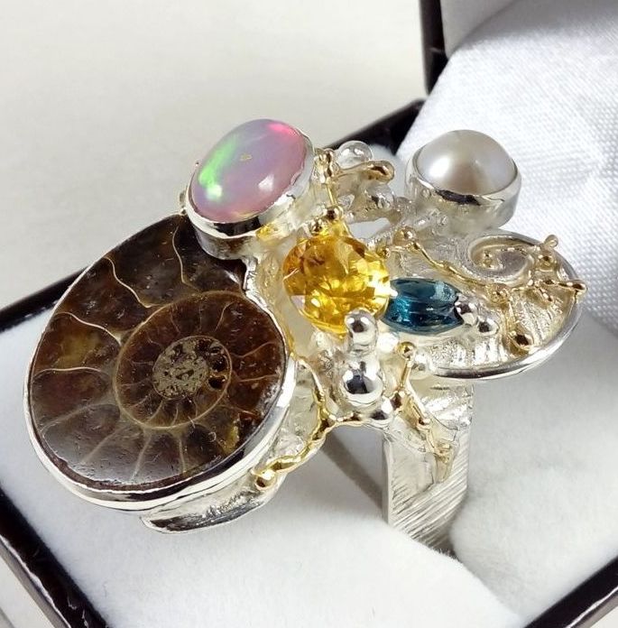 firkantet ring 374291, sterlingsølv, 14 karat gull, ammonit, opal, citrin, blå topas, perle, smykkekunst originale håndlaget, Gregory Pyra Piro