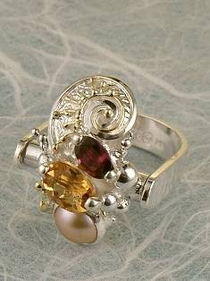 stříbro a 18 karátové zlato, citrín, granát, perla, ručně vyrobene prstýnky přívěsky, umělecké šperky v Prazě od umělec Gregory Pyra Piro, prsten přívěsek 9829