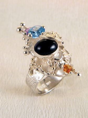 stříbro a 14 karátové zlato, olivín, turmalín, perly, umělecké šperky, módní šperky, modní styl, sběratelská položka, Gregory Pyra Piro kvadrátový prstýnek 4030