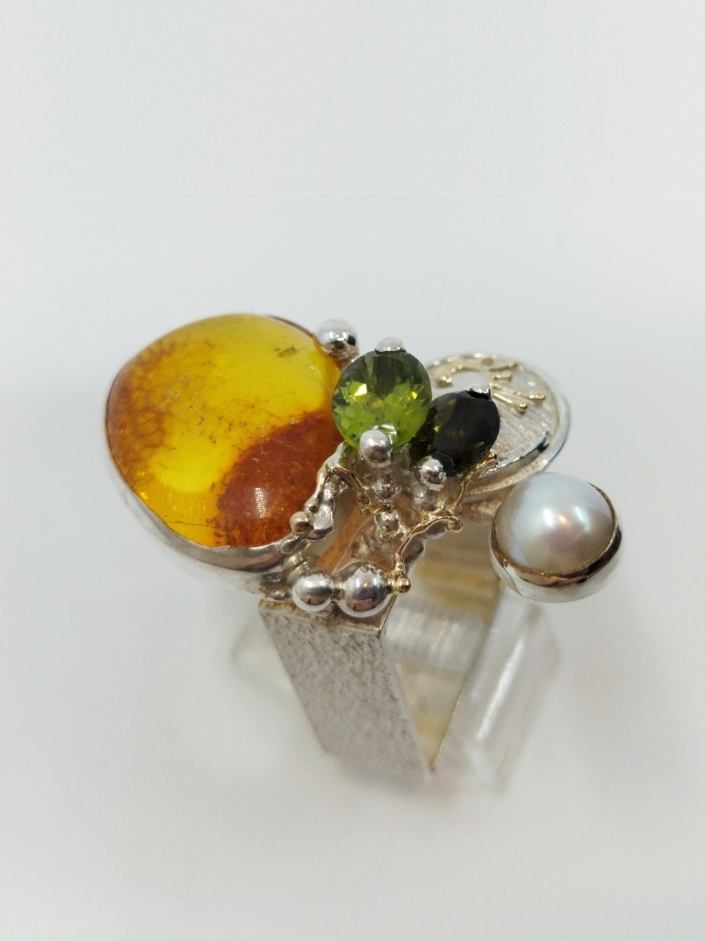 original maker's handcrafted jewellery, gregory pyra piro ring 84942, sterling silver and 14 karat gold, amber, peridot, green tourmaline, pearl, art nouveau inspired fashion jewelry, jewellery with natural pearls and semi precious stones, contemporary jewelry from silver and gold, art jewellery with colour stones, contemporary jewelry with pearls and color stones, jewellery made from silver and gold with natural pearls and natural gemstones, shopping for diamonds and designer jewellery, accessories with color stones and pearls, artisan handcrafted jewellery with natural gemstones and natural pearls, jewelry made first hand, art and craft gallery artisan handcrafted jewellery for sale, jewellery with ocean and seashell theme