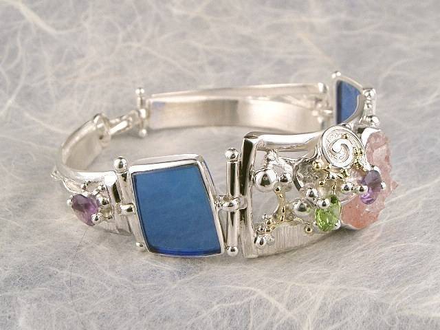 gregory pyra piro one of a kind bracelet 3982, mixed metal one of a kind jewellery, silver and gold mixed metal jewellery, bracelet with peridot and amethyst, bracelet with drusy and blue glass, bracelet with blue topaz and peridot, bracelets in art and craft galleries
