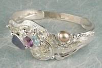 jewelry shown in international jewelry fairs and and exhibitions, bracelet handcrafted and made by artist, bracelets sold in art and craft galleries, mixed metal handcrafted jewelry, bracelet made from silver and gold, gregory pyra piro handcrafted bracelet 9535