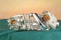 jewelry shown in international jewelry fairs and and exhibitions, bracelet handcrafted and made by artist, bracelets sold in art and craft galleries, mixed metal handcrafted jewelry, bracelet made from silver and gold, gregory pyra piro handcrafted bracelet 8032