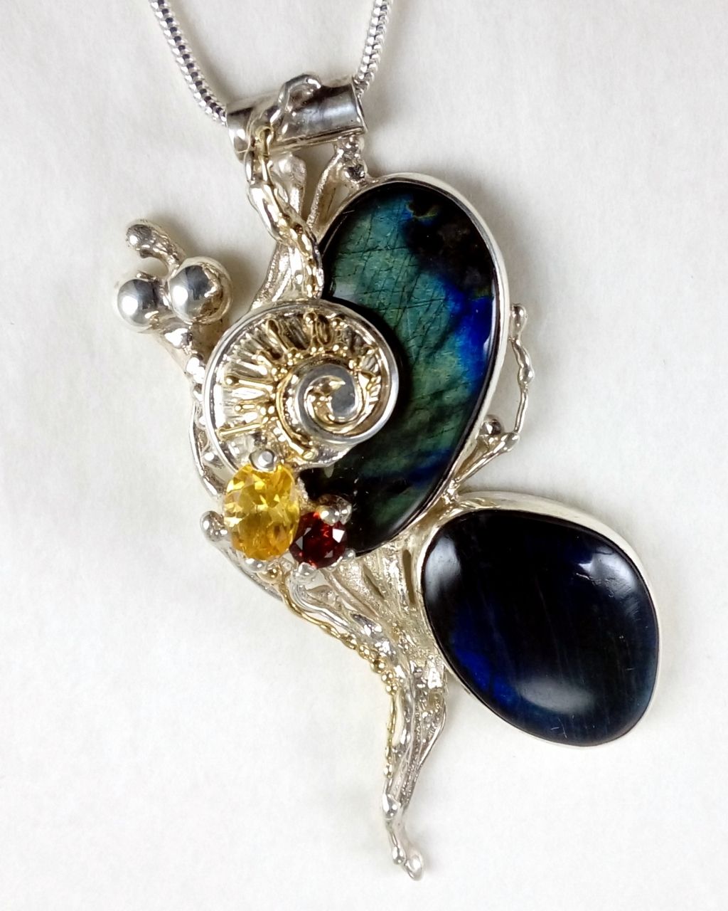 Gregory Pyra Piro pendant 35843, contemporary fine artisan jewellery, silver and gold jewelry with facet cut stones, jewelry with real pearls and color stones, contemporary jewellery collectible, artisan jewelry with semi precious stones, pendant with labradorite, pendant with citirne and garnet, pendants sold in art galleries