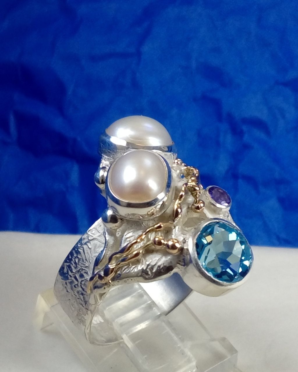 new gregory pyra piro art jewelry, specific niche artisan jewelry, Gregory Pyra Piro ring 7320, jewelry with amethyst and blue topaz together, rings for women with topaz and pearl together, rings for women with amethyst and pearl together,jewellery artist in Europe, designer jewellery sold at auctions and art galleries, where to find auctions with fine art and designer jewellery, bidding on auctions with designer jewellery, rings for women with amethyst and blutopaz, rings sold in art and craft galleries